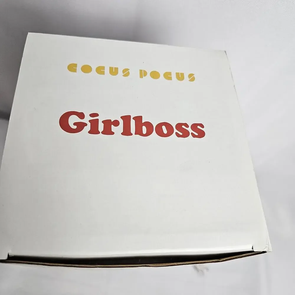 COCUS POCUS - Girlboss Plush Fleece Nap Blanket‎